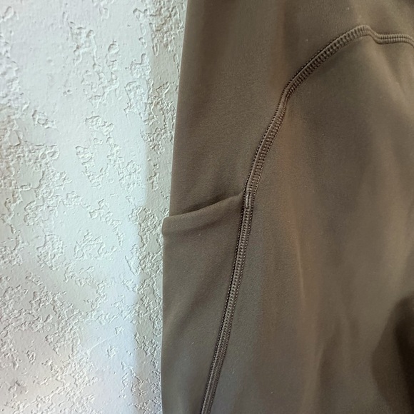 Lululemon - Picture 5 of 8